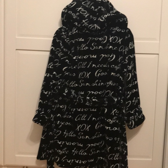 black and white fluffy robe - Picture 2 of 2